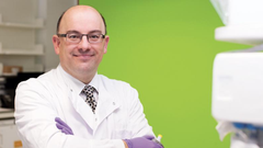 El doctor Johann de Bono es uno de los mayores expertos a nivel mundial en cncer de prstata.