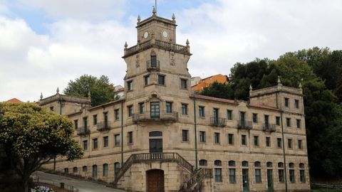 Los edificios principales de la ETEA también fueron diseñados por Antonio Román