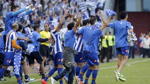 Los jugadores del Deportivo celebrando el ascenso a Primera Divisin en el 2014