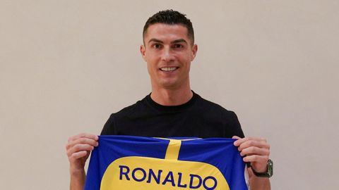 Cristiano Ronaldo.Cristiano Ronaldo posa con la camiseta del Al Nassr.