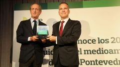 El presidente de Ence, Ignacio Colmenares, y el CEO de Aenor, Rafael Garca, en el acto de reconocimiento de 20 aos de cuidado ambiental de la planta de Lourizn