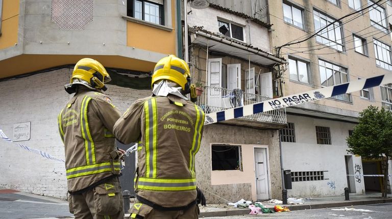 La deflagración de una bombona de butano en Marín deja un herido grave y obligará a demoler un edificio