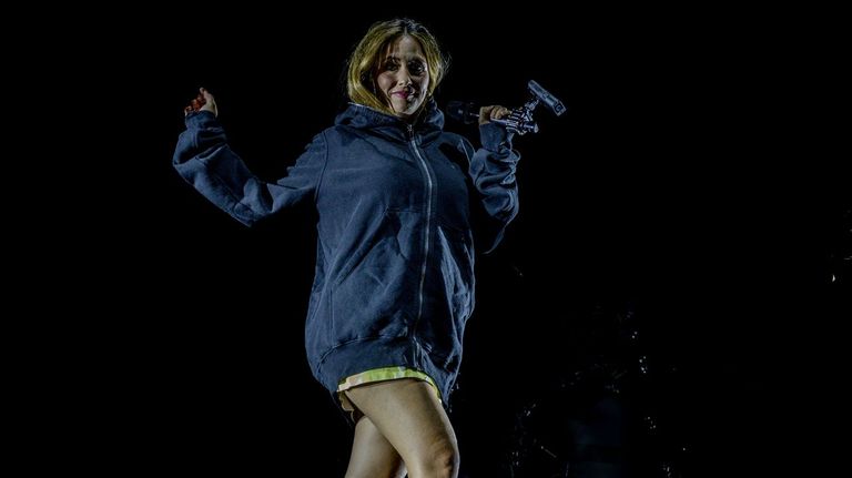 Rigoberta Bandini anuncia su segundo embarazo en pleno concierto: «No estoy sola haciendo este «show»»