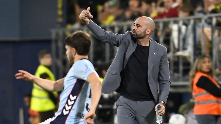 Giráldez, sobre el segundo gol del Villarreal: «Él arbitro no lo aclara, sacan, meten y nos vamos con cero puntos»