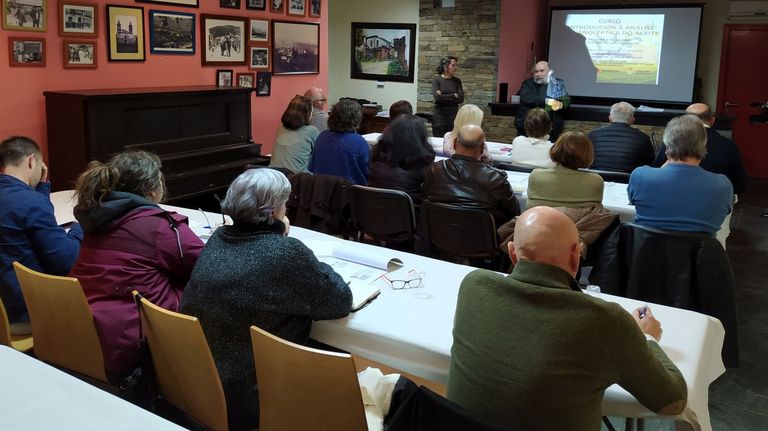 En el museo etnográfico de Quiroga se imparte un curso de cata de aceites