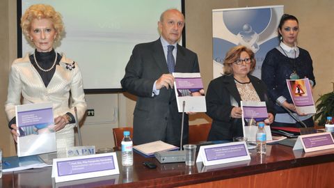 Foto del año 2015 cuando el Consejo General de Enfermería presentó su informe «La verdad sobre las doulas»
