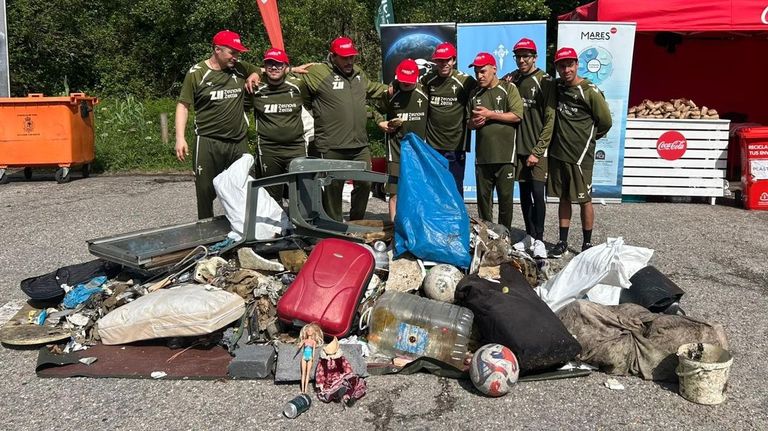 Voluntarios retiran 220 kilos de residuos del río Lagares