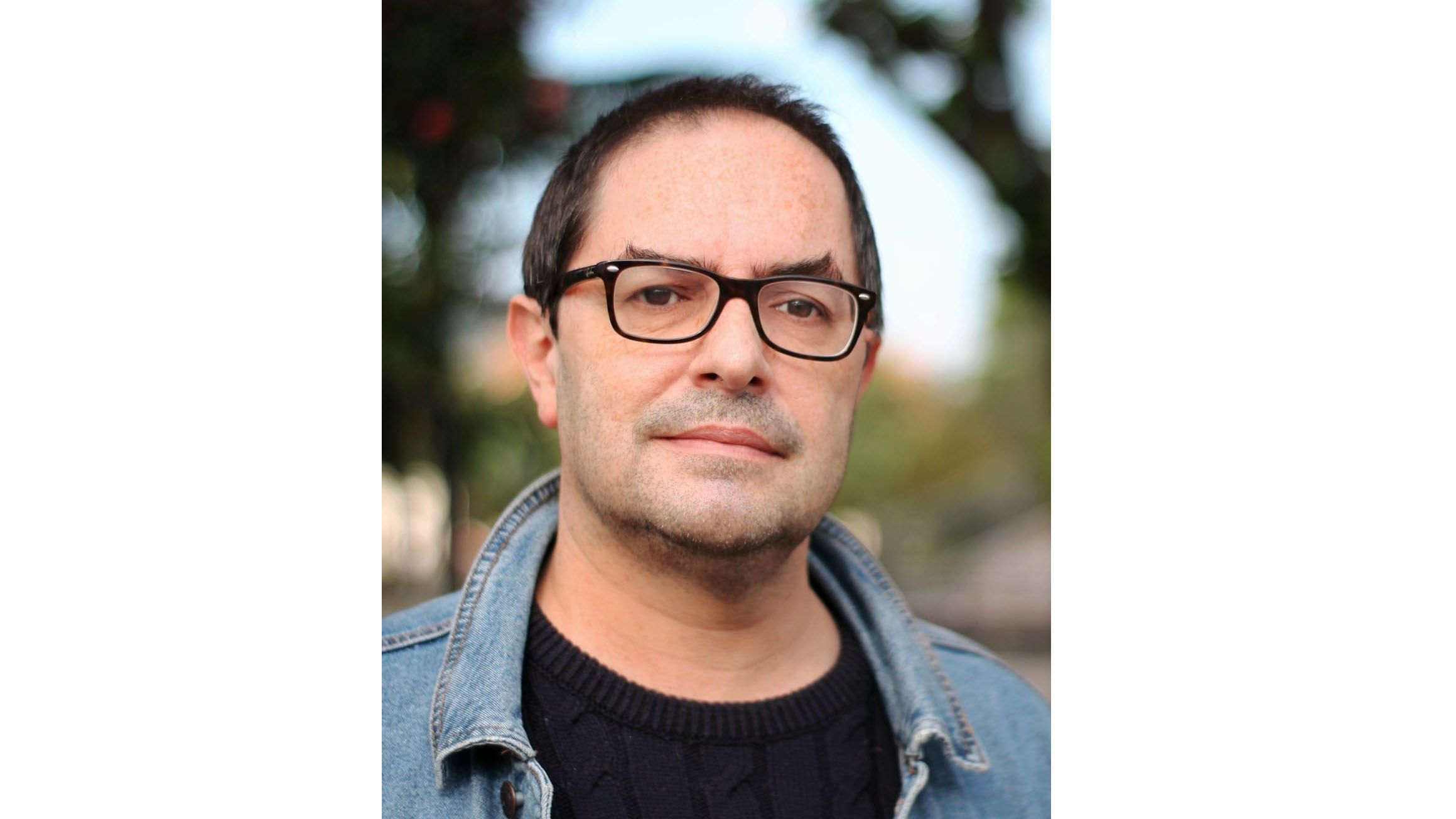 Gonzalo Barreñada ganador del 43º Premio Xosefa Xovellanos de novela en asturiano con 'El viaxe del cacique'
