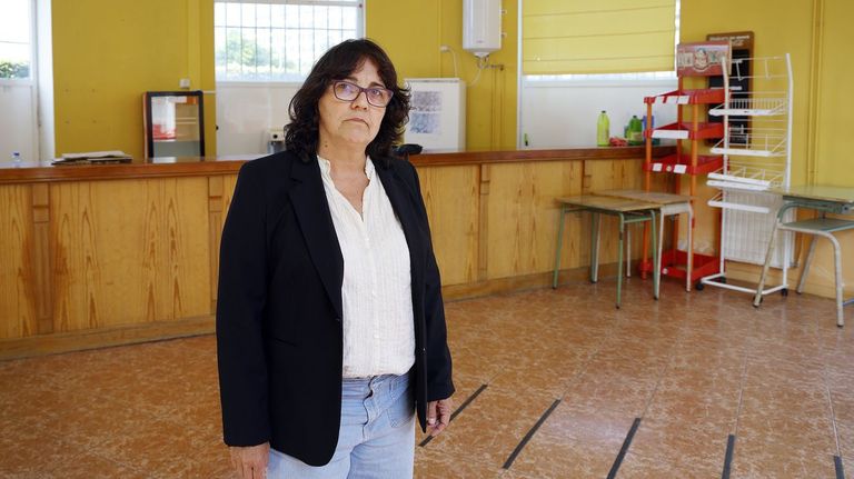 Beatriz, responsable de la cafetería de un instituto en Oleiros: «Cierro, no puedo vivir de vender bocadillos de atún y zumo de naranja natural»
