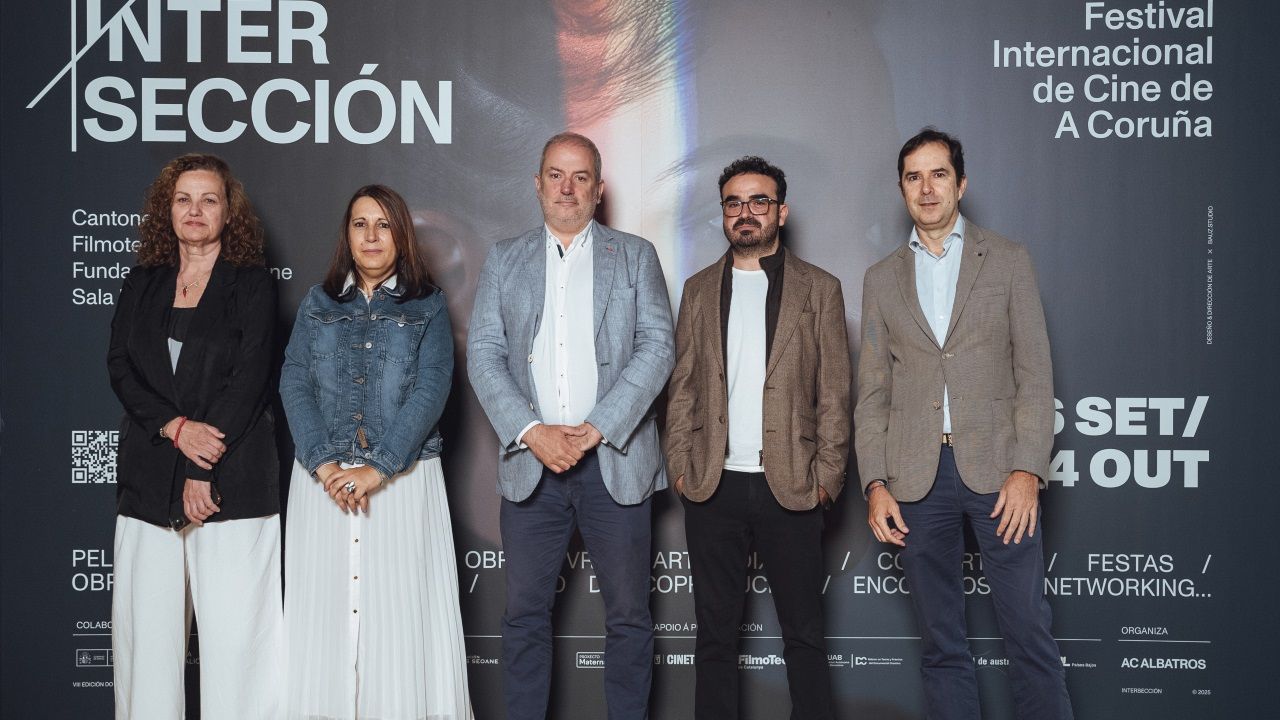 Exposicion de Ferrol en el centro cultural Torrente Ballester.Presentaci�n del �ltimo certamen de Intersecci�n en ACoru�a