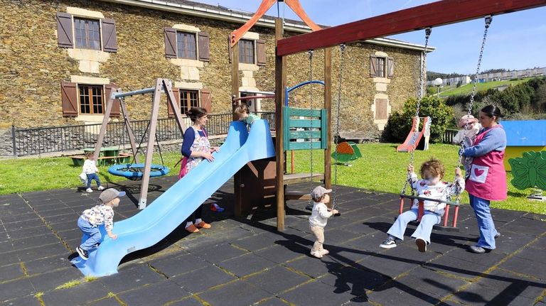 Una escuela de lujo en O Barqueiro: <span lang=