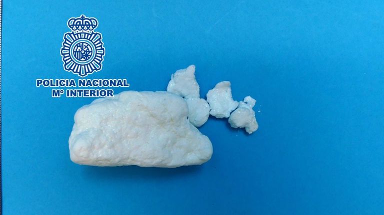 Una pareja que lanzó a la calle medio kilo de cocaína en Pontevedra se enfrente a más de cuatro años de cárcel