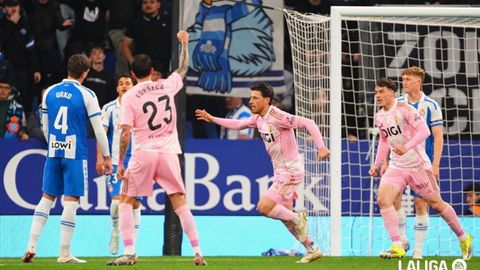 Alberto Reina celebra el 0-1 del Oviedo al Espanyol