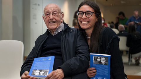 «Siento2, así es Tomás». Alexandra Noronha eligió este título para el libro que escribió sobre Tomás Pulleiro Ríos, de 102 años, a iniciativa de la Fundación Lo Que De Verdad Importa y la Fundación María José Jove.