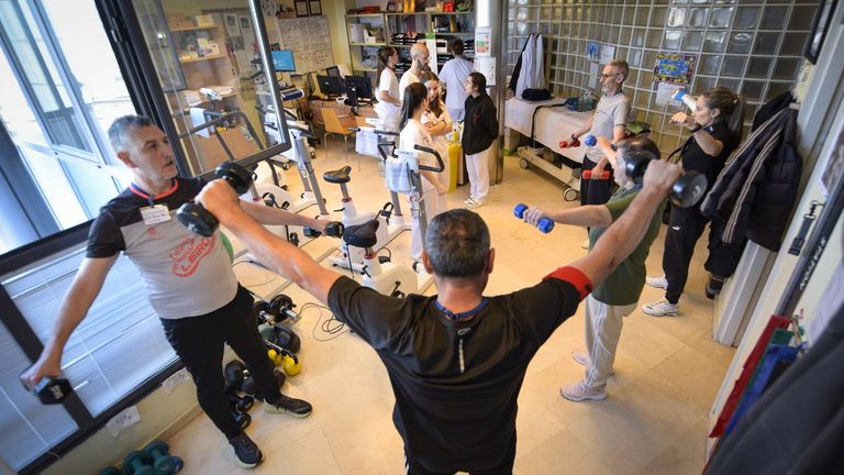 Sentadillas, zancadas y saltos para que el corazón se recupere después de un infarto