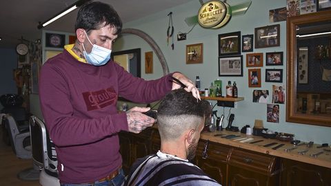 Primer día sin la obligatoriedad de la mascarilla en interiores en Pontevedra