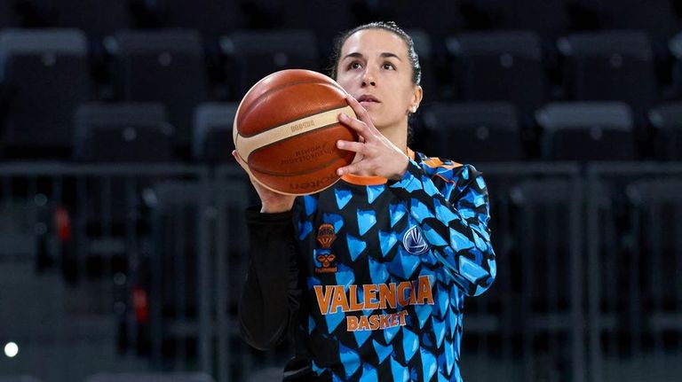 Queralt Casas, jugadora del Valencia Basket: «El Ensino es un club que trata bien a las jugadoras, las hace sentir cómodas»
