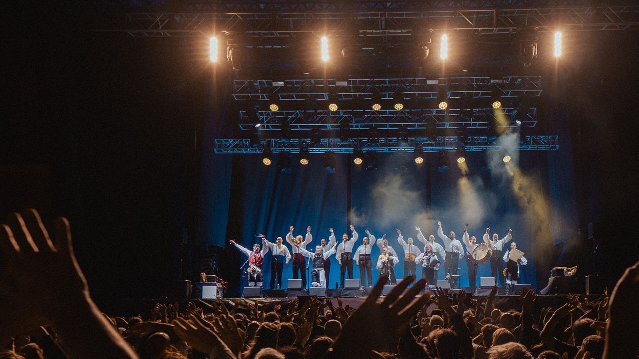 �E ve�a foliada! Esta noite hai ser�n en Seaia, Malpica