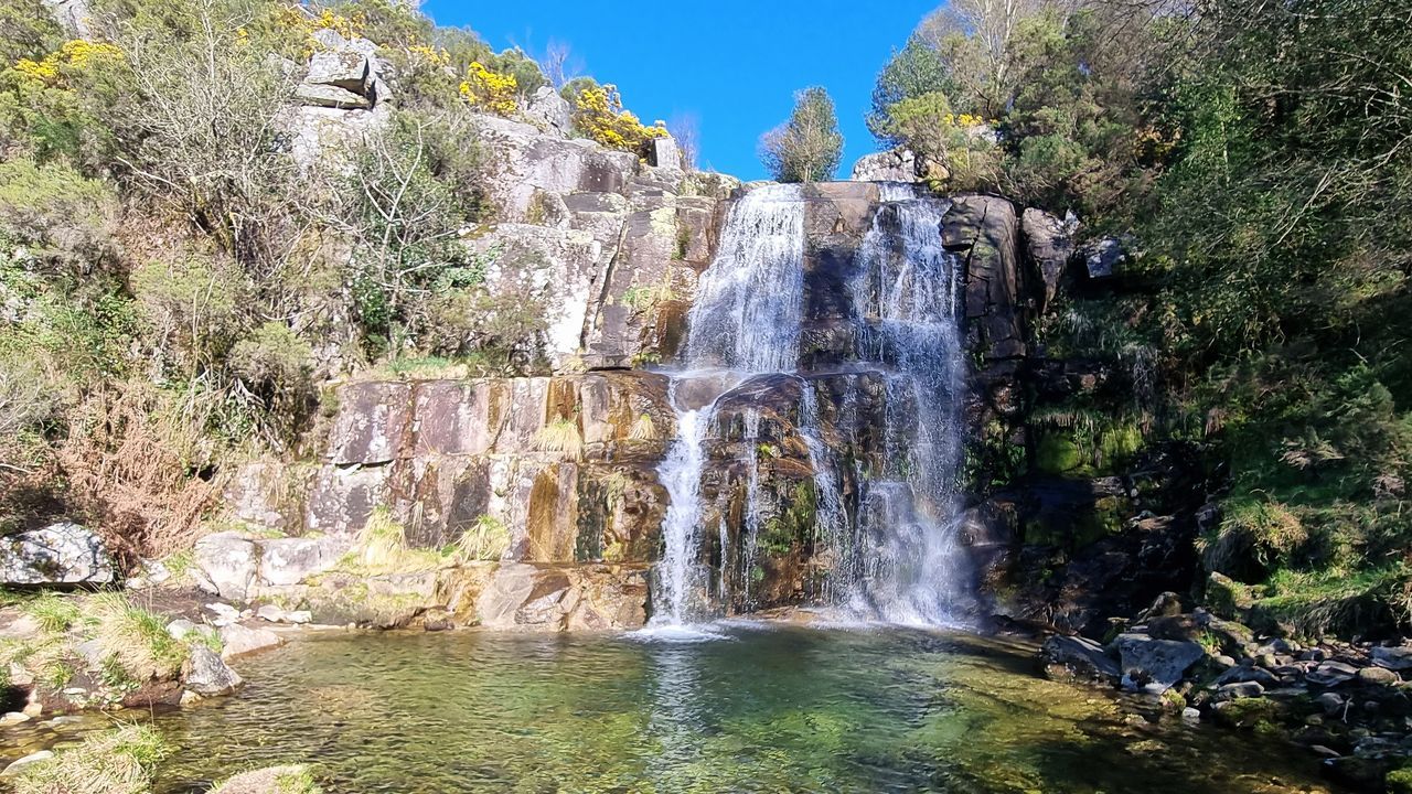 Saltos de agua.Pruebas de acoplamiento para el Vkner. El 28 de mayo se descubrir en Dumbra la escultura del Vkner. 