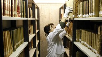 A biblioteca do Instituto de Estudos Galegos Padre Sarmiento  unha das coleccins mellores dotadas de toda Galicia.