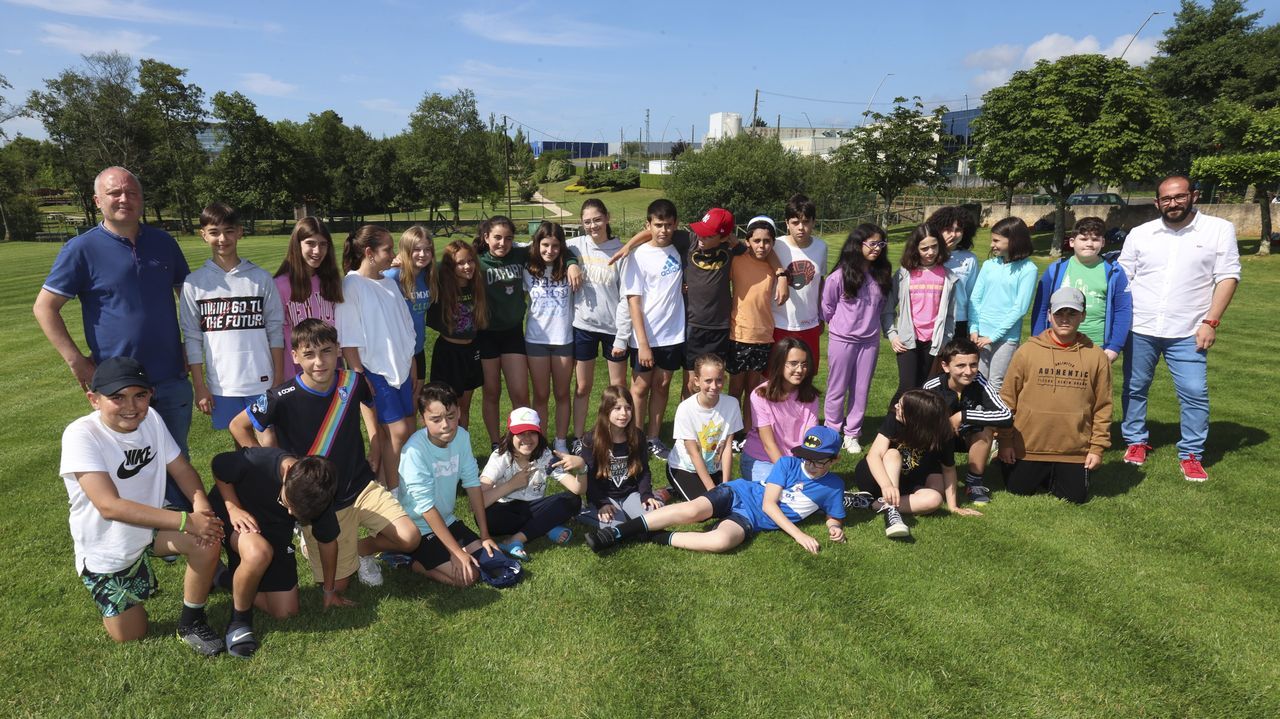 Participantes del Ecopreguntoiro en la fiesta de clausura del curso pasado, en Cerceda