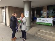 Mesa de la Asociaci�n contra el C�ncer en Linares Rivas
