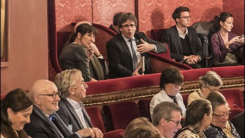 Mientras sus excompañeros del Gobierno intentan salir de prisión, Puigdemont se relaja asistiendo a la ópera en Gante
