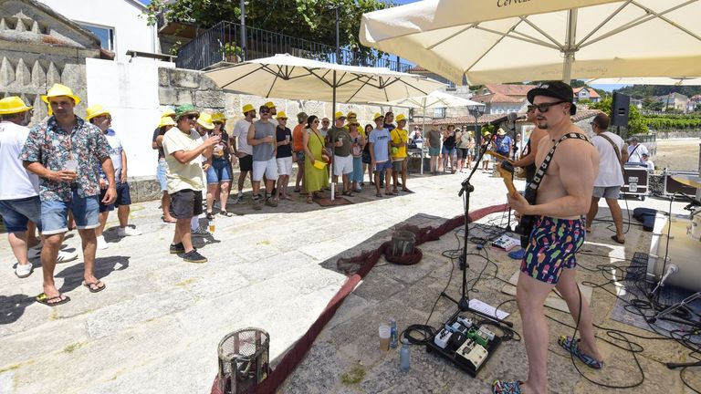 Skadelos pecha cunha sesión vermú o Armadiña Rock de Combarro