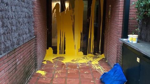 Ataque con pintura en la entrada de la casa del juez Pablo Llarena en San Cugat