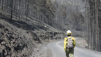 El fuego arrasa 13.520 hectáreas desde el jueves en Galicia