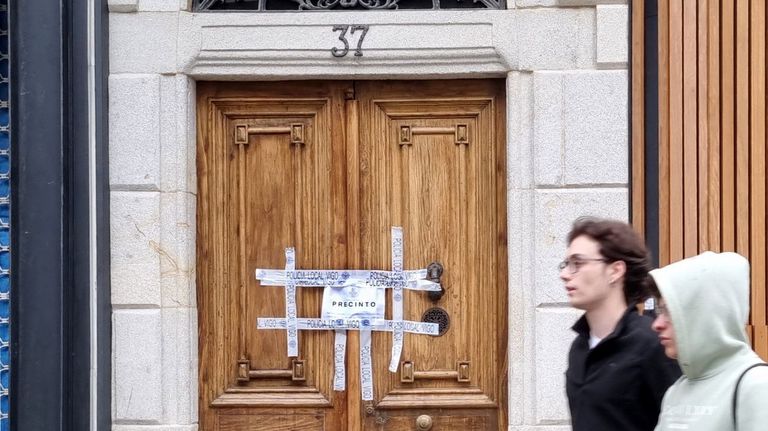 La Justicia avala el precinto de las supuestas obras ilegales en un edificio de la calle Elduayen, en Vigo