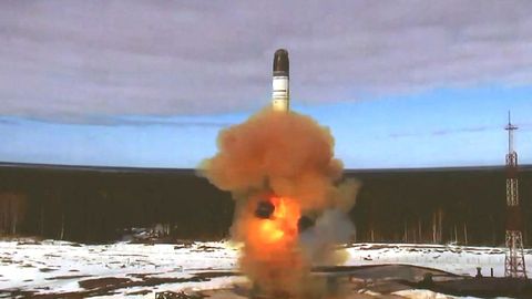 Rusia ensaya un nuevo misil balístico intercontinental