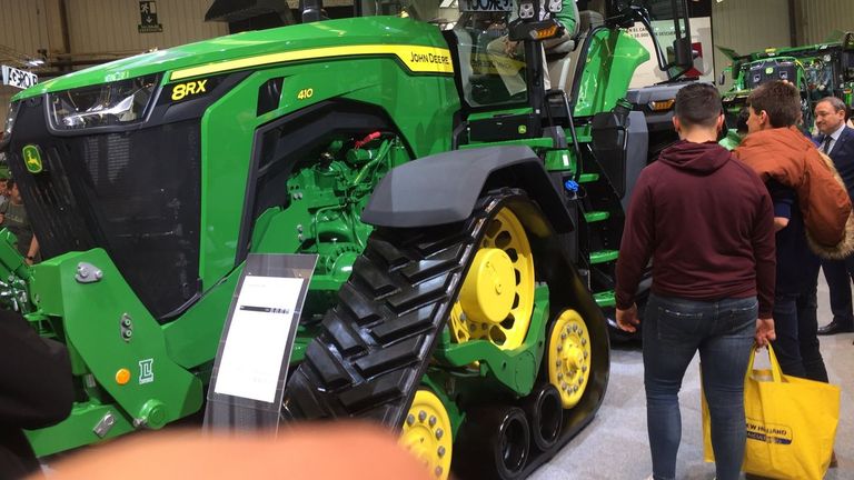 Los costes de producción lastran el beneficio de John Deere, que fía su recuperación a los pequeños agricultores