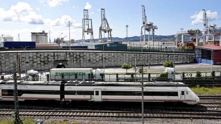 Un robo de cable entre Catoira y Pontecesures causa retrasos en los trenes de primera hora en la línea Vigo-A Coruña