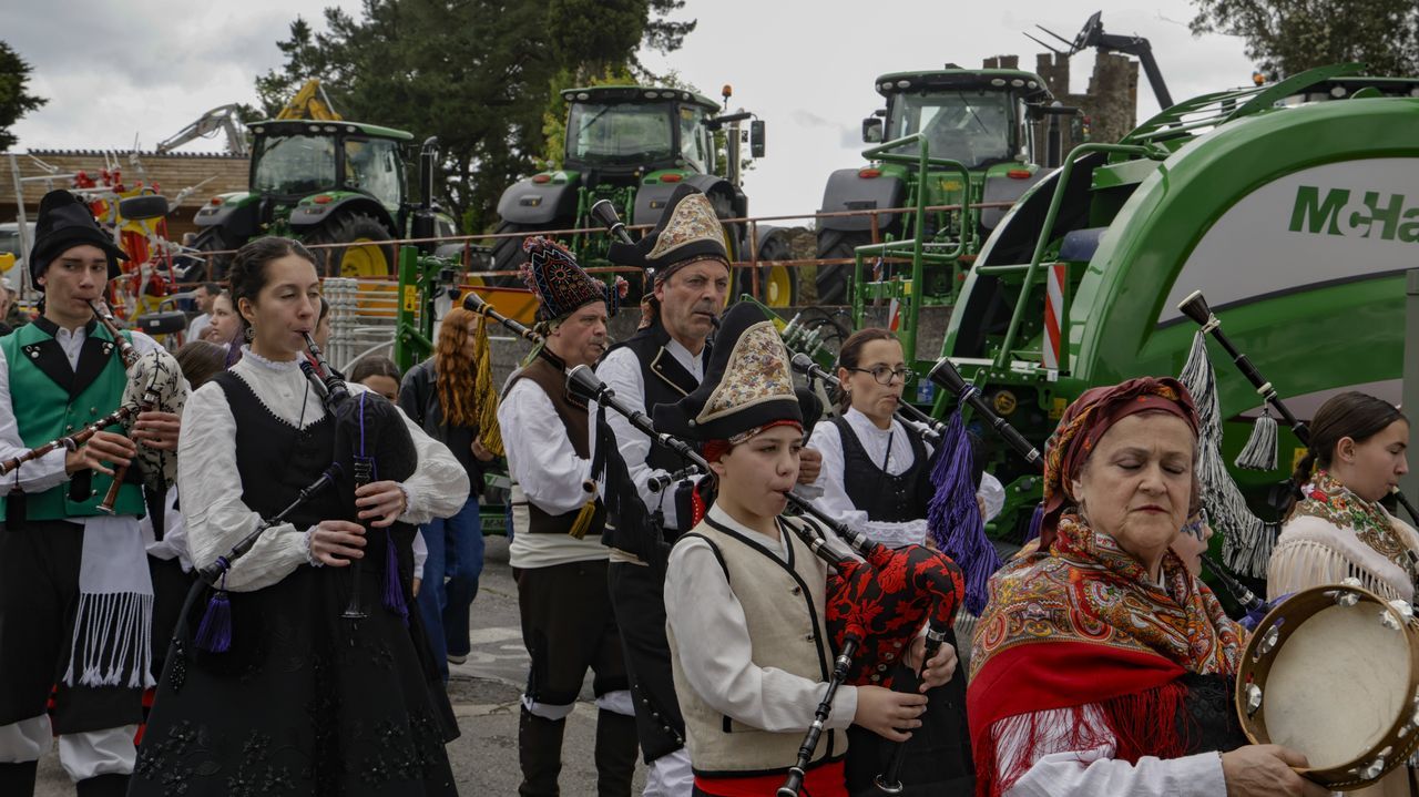 Sarria celebra su tradicional San Isidro.Esta novilla de Acruga se subast� por 4.500 euros y fue para una explotaci�n de L�ncara
