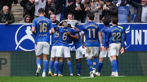 Los jugadores del Oviedo celebran el 1-0 al Athletic