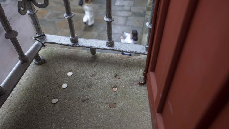 El santiagués que con 105 años sí pudo jugar la partida con la que soñó de niño en el tablero que talló en la Casa do Cabido