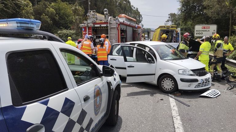 Dos heridos, uno grave, en una colisión frontolateral en la carretera N-550 en Vilaboa