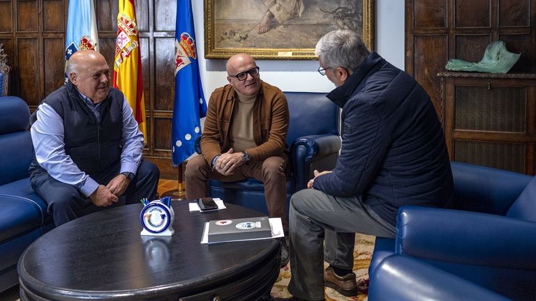 José Manuel Baltar, entre Manuel Torres y Manuel Díaz Pavón