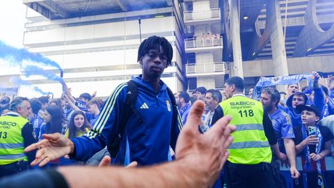 Recibimiento al Real Oviedo en la previa del partido contra el Villarreal