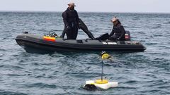 Miembros de la unidad de buceo de Ferrol en el operativo para desactivar la bomba en Pasajes 