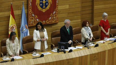 Los miembros de la mesa del Parlamento (de izda. a dcha.): Ethel Vázquez, Elena Candia, Miguel Santalices, Montse Prado y Patricia Iglesias