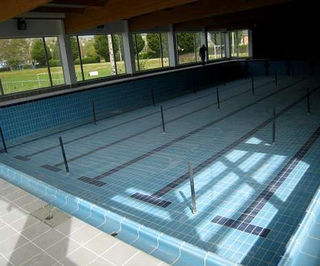 La obra de la piscina climatizada est� acabada hace meses.