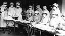 No se preparan para el coronavirus. Enfermeras ordenan material sanitario para protegerse de la gripe en 1918