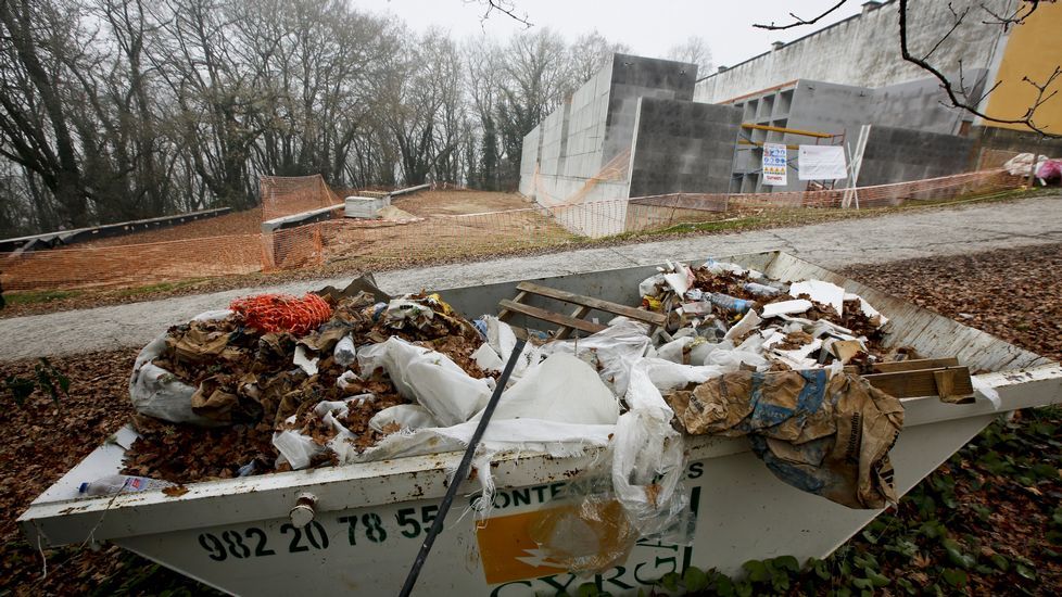 El �lbum del d�a.La avenida de Madrid de Lugo llena de nieble ayer hasta las primeras de la tarde