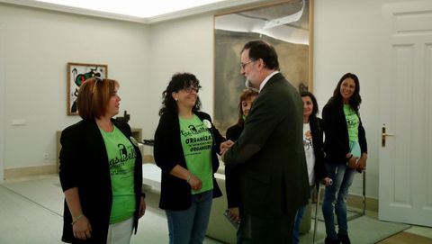 La kelly asturiana Pilar Cazorla Ruiz saluda a Mariano Rajoy