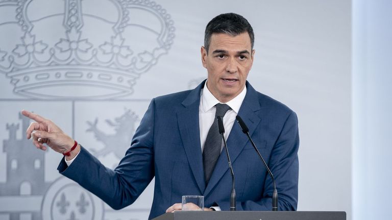 El presidente del Gobierno, Pedro Sánchez, interviene durante una rueda de prensa, posterior al Consejo de Ministros, en el Palacio de La Moncloa, este martes