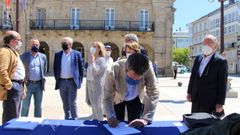 Dirigentes del PP instalaron una mesa para firmar contra los indultos del procs