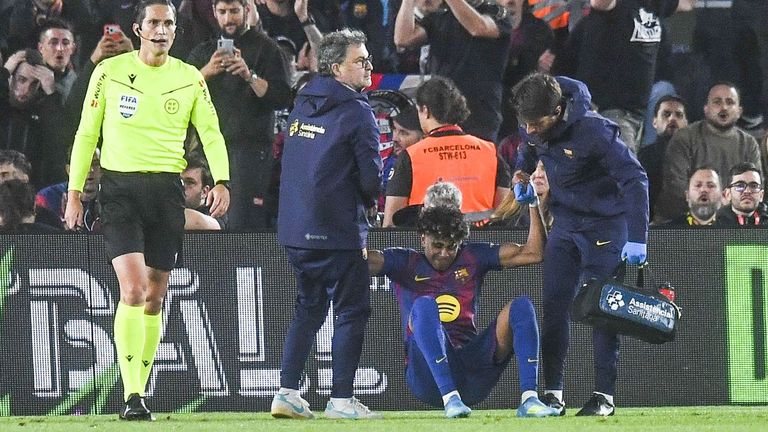 Lamine Yamal se retiró lesionado tras marcar un penalti ante el Celta y, a falta de pruebas, peligra su temporada