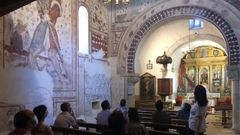 Una visita guiada a la iglesia de San Vicente de Pinol organizada por el grupo de desarrollo local Ribeira Sacra-Courel